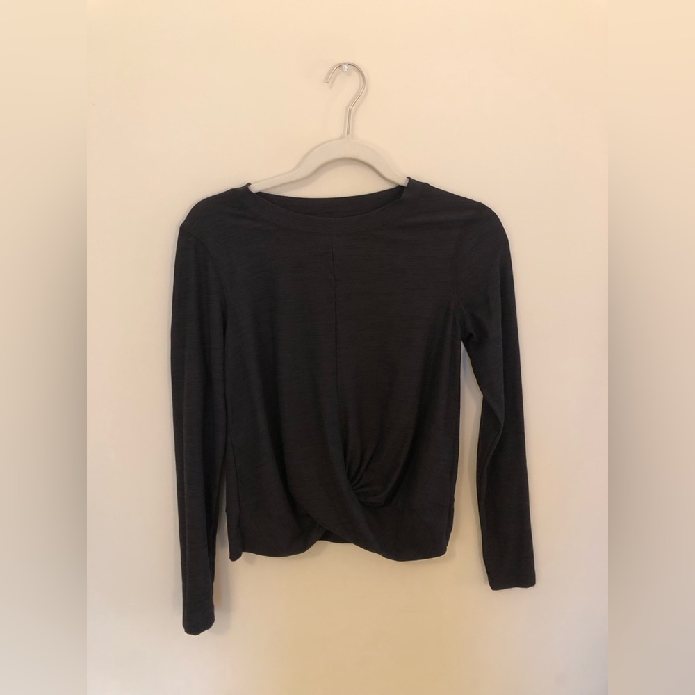 Old navy active cropped long sleeve shirt